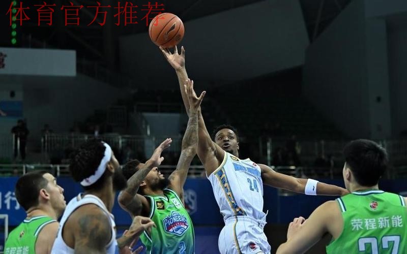 纳托尔半场出战18分钟，投篮11中5得到12分1篮板4助攻